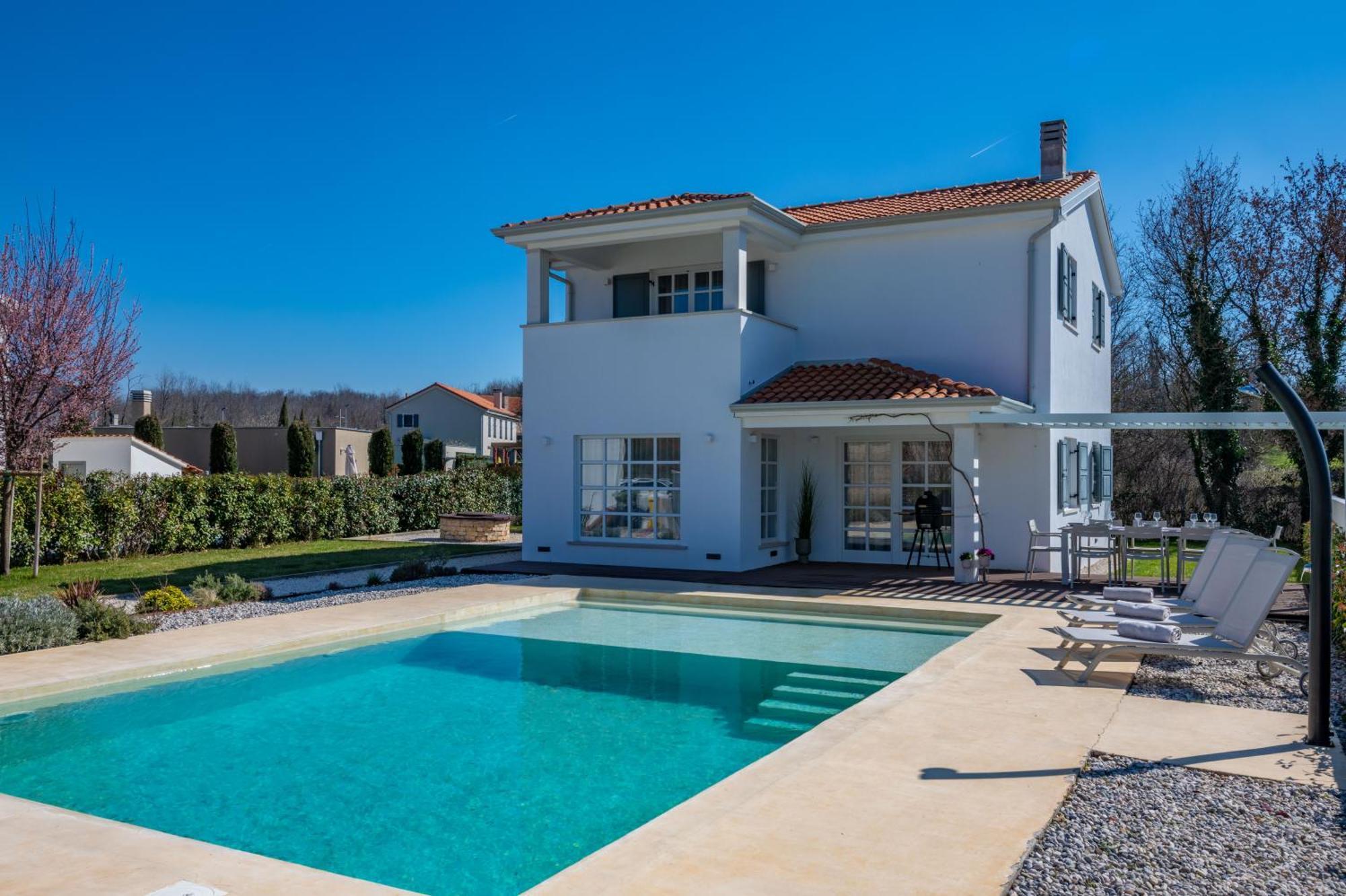 Holiday home Fiora, A Beautiful And Modern With A Pool *